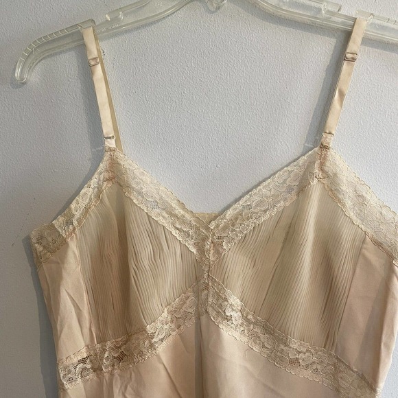 SOLD Vintage Stephanie Lingerie Slip Size 32 Taupe Beige Lace Nylon Ruffles D… - Picture 2 of 8